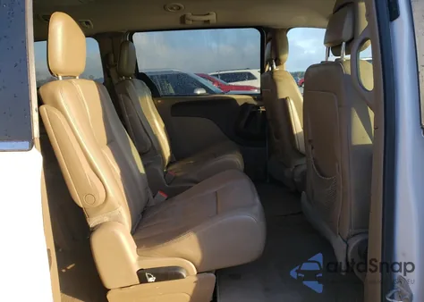 2016 Chrysler Town & Country Touring z USA, uszkodzony, nr VIN 2C4RC1BG2GR206239